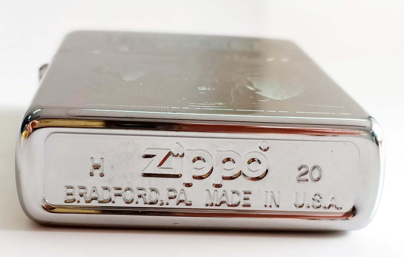 Zippo bong trang khac 1 mat Nu Than Tu Do Z706 3